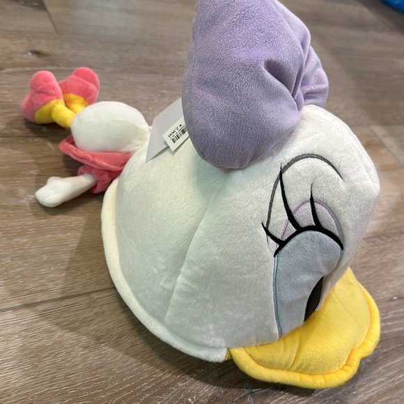 Daisy Duck Plush Hat - Picture 3 of 7